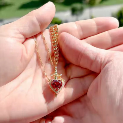 Collar corazón y espada / Envío gratis a todo el Perú